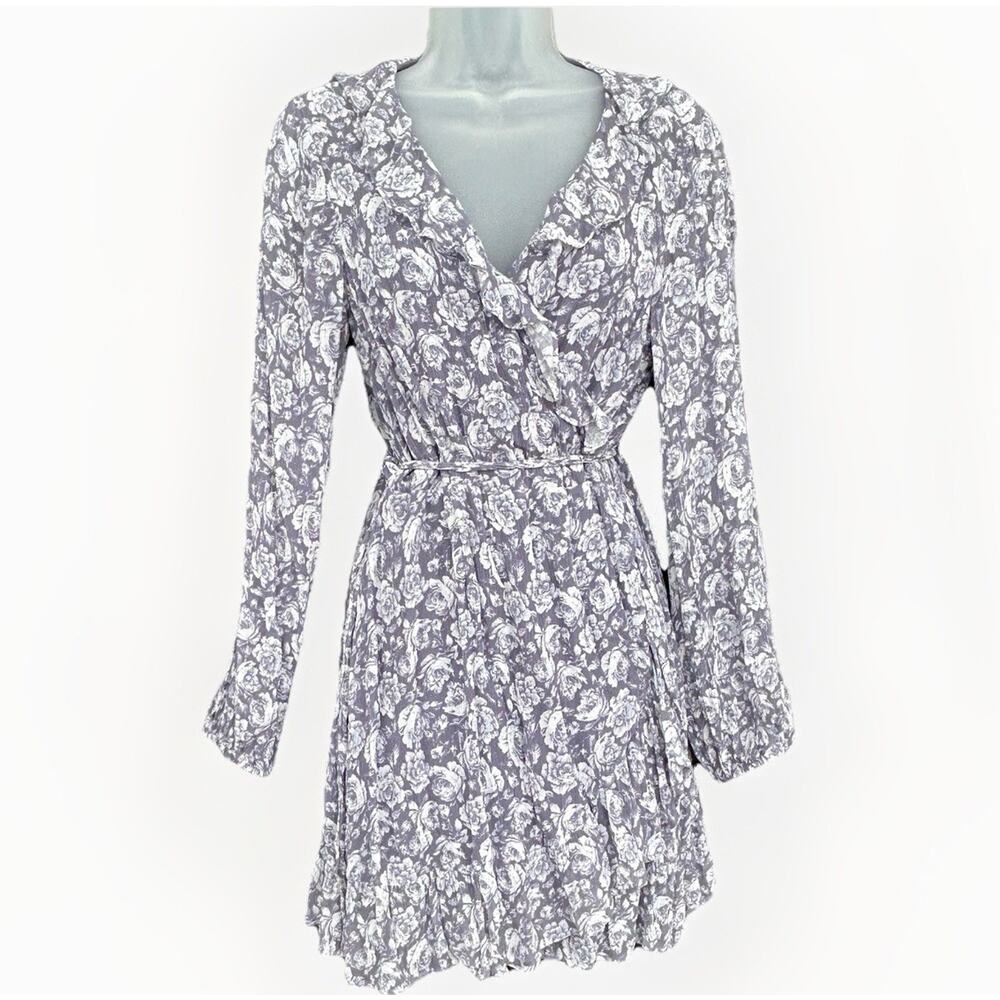 Paige Shawna 100% Silk Floral Paisley Ruffle Wrap Mini Dress Size Med Grey White - Picture 2 of 12